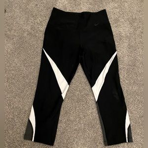 NIKE - cropped leggings